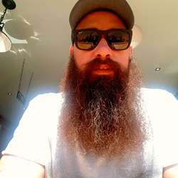 Beardedbear's Chat & Dating Profile
