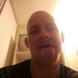 Daddysboy1990's Chat & Dating Profile