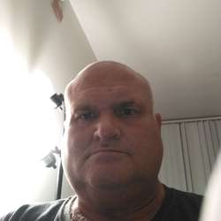 Eddieeatswood's Chat & Dating Profile