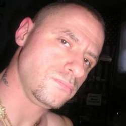 Leeboi's Chat & Dating Profile