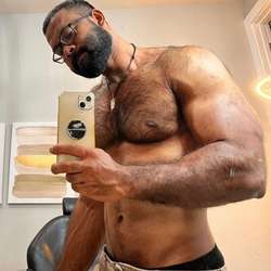 MuscleByThePound's Chat & Dating Profile