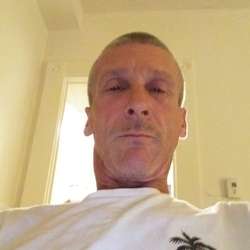 Shawn23q6's Chat & Dating Profile