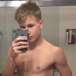 SimonBiGuy's Chat & Dating Profile