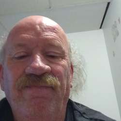 USemyHOlEsnoW's Chat & Dating Profile