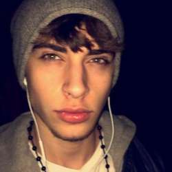 beesknees's Chat & Dating Profile