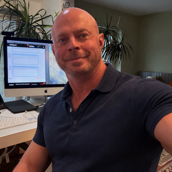 tinroof's Chat & Dating Profile